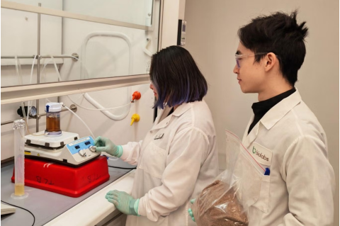 Audrey Lee and John Yuen, EG23, at work at Tufts Launchpad