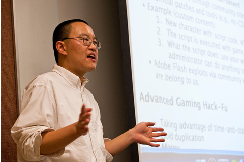 Senior Lecturer Ming Chow teaches a class.